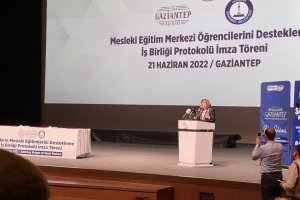 Milli Eğitim Bakanlığı ve Şahinbey Belediyemizin işbirliği ile düzenlenen, 'Gençlerin Mesleki Eğitimlerini Destekleme Protokolü'ne Lokantacılar. Gaziantep Lokantacılar,Kebapçılar Pastacılar,Baklavacılar,Tatlıcılar Başkanı olarak katılım sağladık.