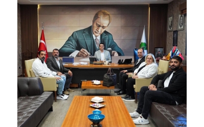  Başkanımıza Ziyaret Şehitkamil Belediye Başkanımız Sayın Umut Yılmaz’ı makamında ziyaret ederek, yeni görevinde kendisine başarılar diledik. Ayrıca 29 Ekim Cumhuriyet Bayramı kapsamında düzenleyeceğimiz Gastronomi Festivali davet ettik.