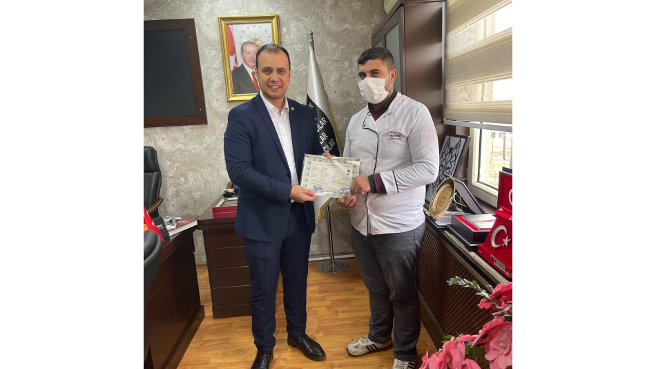 Kalfalık-Ustalık Belgesi Sınavında Başarılı Olan Ustalarımızın Belgelerini Teslim Etmeye Başladık..