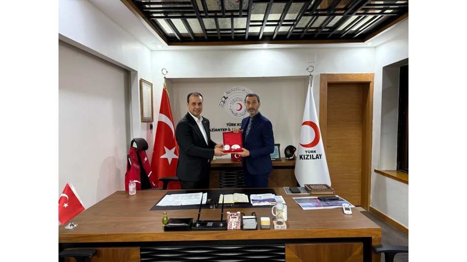 Bugün Kızılay Gaziantep İl Başkanı Sayın Mustafa Bozgeyik bey ile bir araya geldik Festivalimize davetimizi ilettik, ayrıca Kızılay’ın festival alanında kan bağışı kampanyası yapması konusunda güzel bir istişare gerçekleştirdik. 