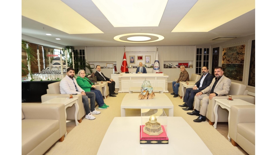  Şahinbey Belediye Başkanımız Sayın Mehmet Tahmazoğlu’nu ziyaret ettik. 29 Ekim – 2 Kasım tarihleri arasında düzenleyeceğimiz Gastronomi Festivali ile ilgili davetimizi ilettik.