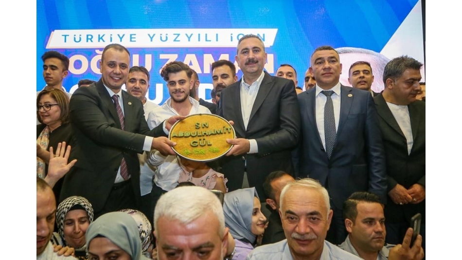 Gastronomi alanında bizi hiç bir zaman yalnız bırakmayan değerli Başkanımız Fatma Şahin’nin ev sahipliğinde Gastronominin emektarı Esnafımlarımız ile bir araya geldik ev sahipliği için birbirinden değerli başkanımıza ve milletvekilimiz Abdulhamit GÜL'beye şahsım ve esnaflarım adına teşekkür ederim