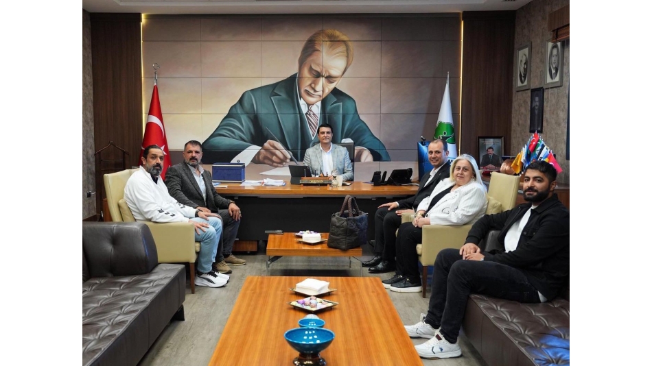  Başkanımıza Ziyaret Şehitkamil Belediye Başkanımız Sayın Umut Yılmaz’ı makamında ziyaret ederek, yeni görevinde kendisine başarılar diledik. Ayrıca 29 Ekim Cumhuriyet Bayramı kapsamında düzenleyeceğimiz Gastronomi Festivali davet ettik.